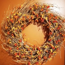 32X32X5 FALL BERRY WREATH